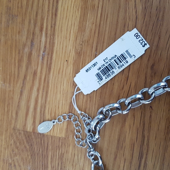 NWT Guess necklace - Picture 3 of 7